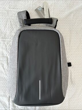 (NWT) XDesign Bobby Edge anti-theft backpack